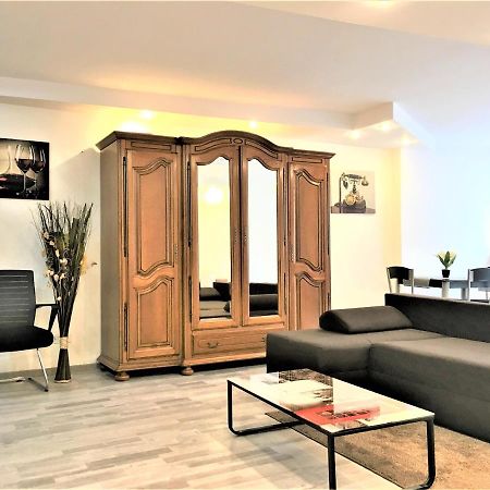 Large Apartment In Ultra-Central Location Брашов Экстерьер фото