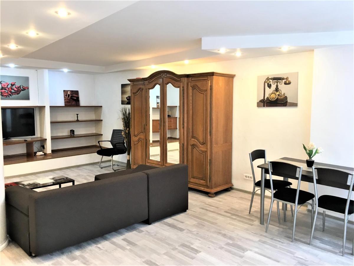 Large Apartment In Ultra-Central Location Брашов Экстерьер фото