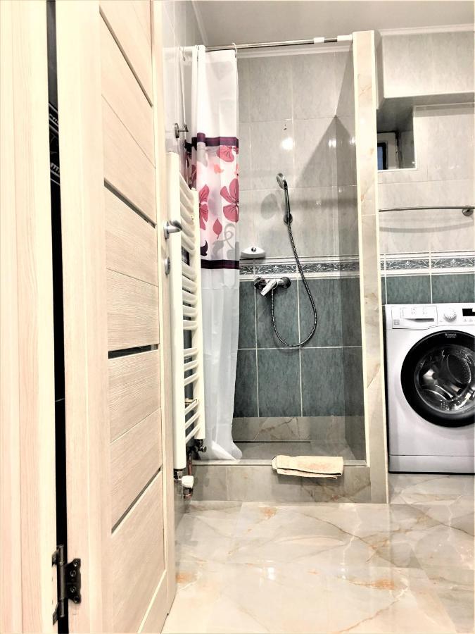 Large Apartment In Ultra-Central Location Брашов Экстерьер фото