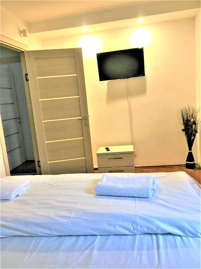 Large Apartment In Ultra-Central Location Брашов Экстерьер фото