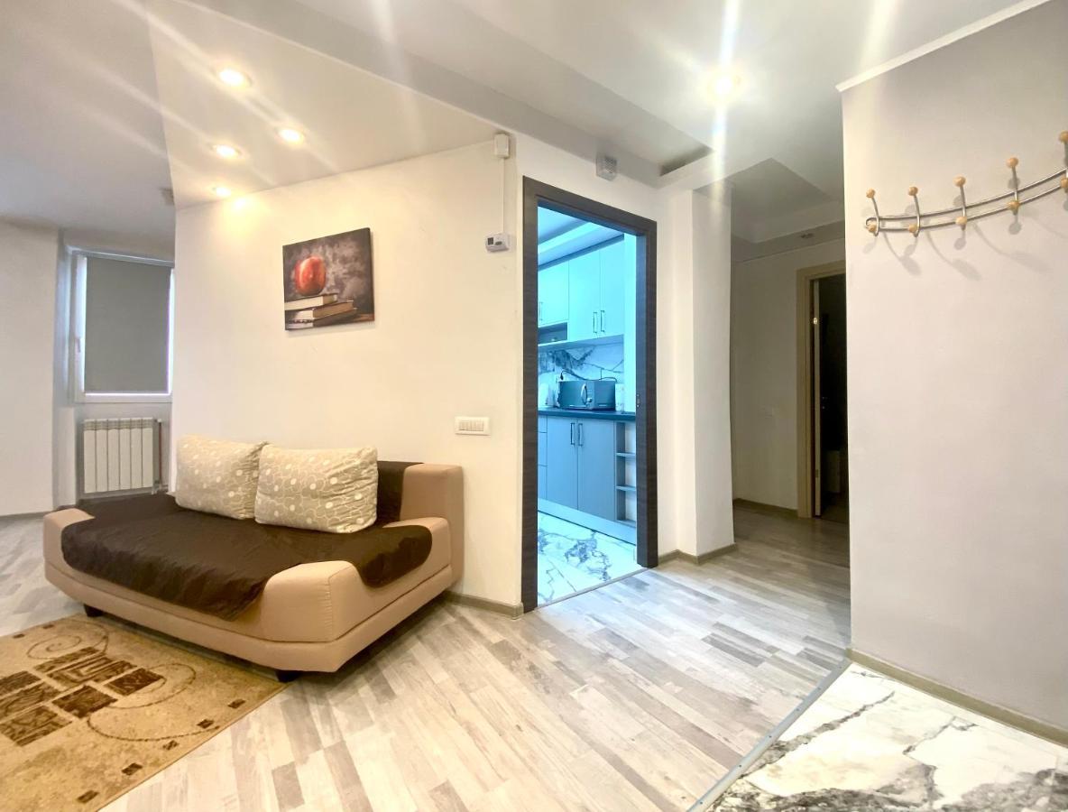 Large Apartment In Ultra-Central Location Брашов Экстерьер фото